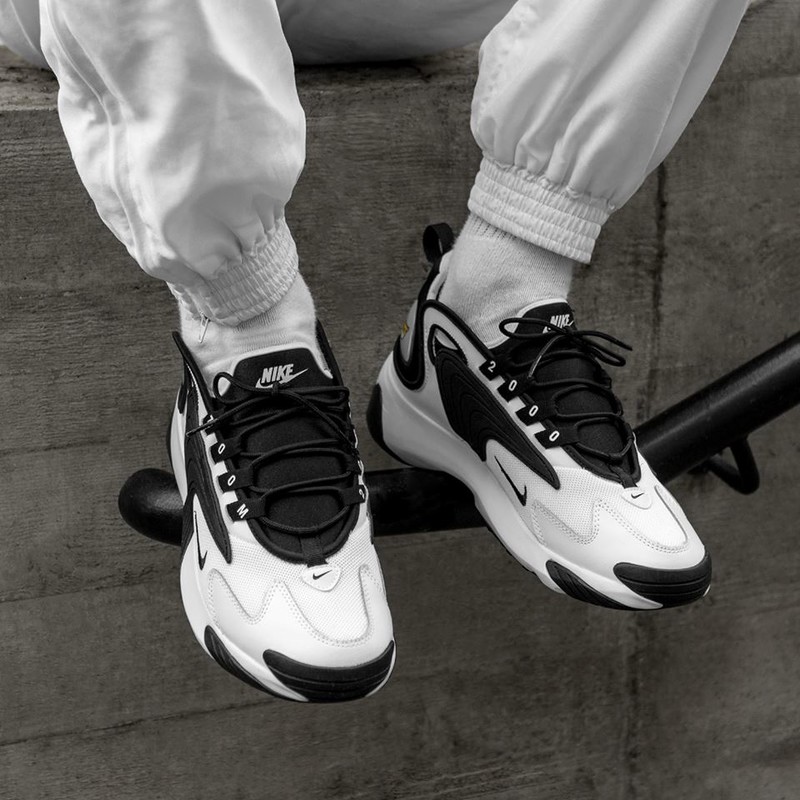 Zoom 2k all outlet black on feet